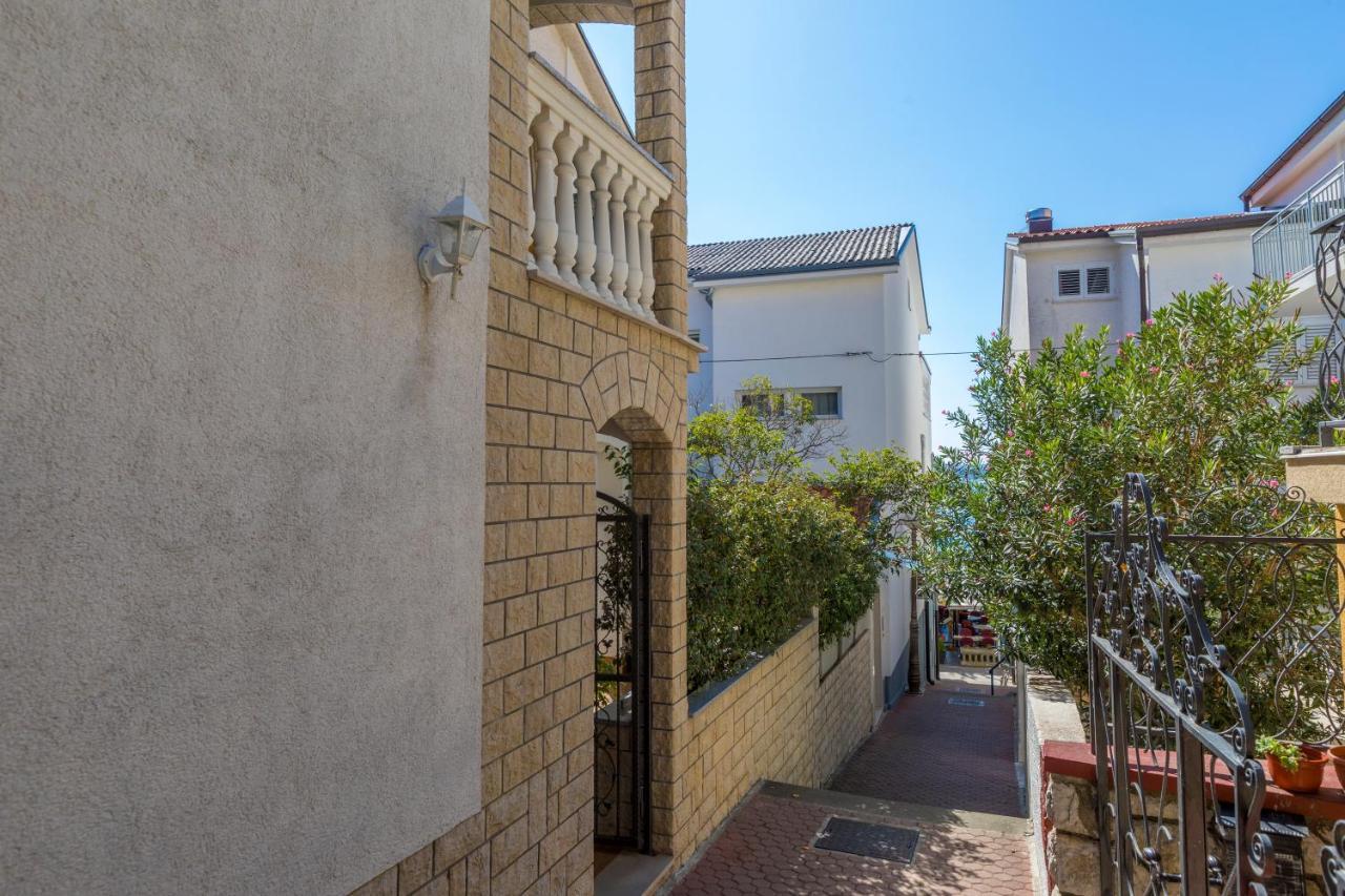 Apartment Katnić 1-2-3 Crikvenica Bagian luar foto