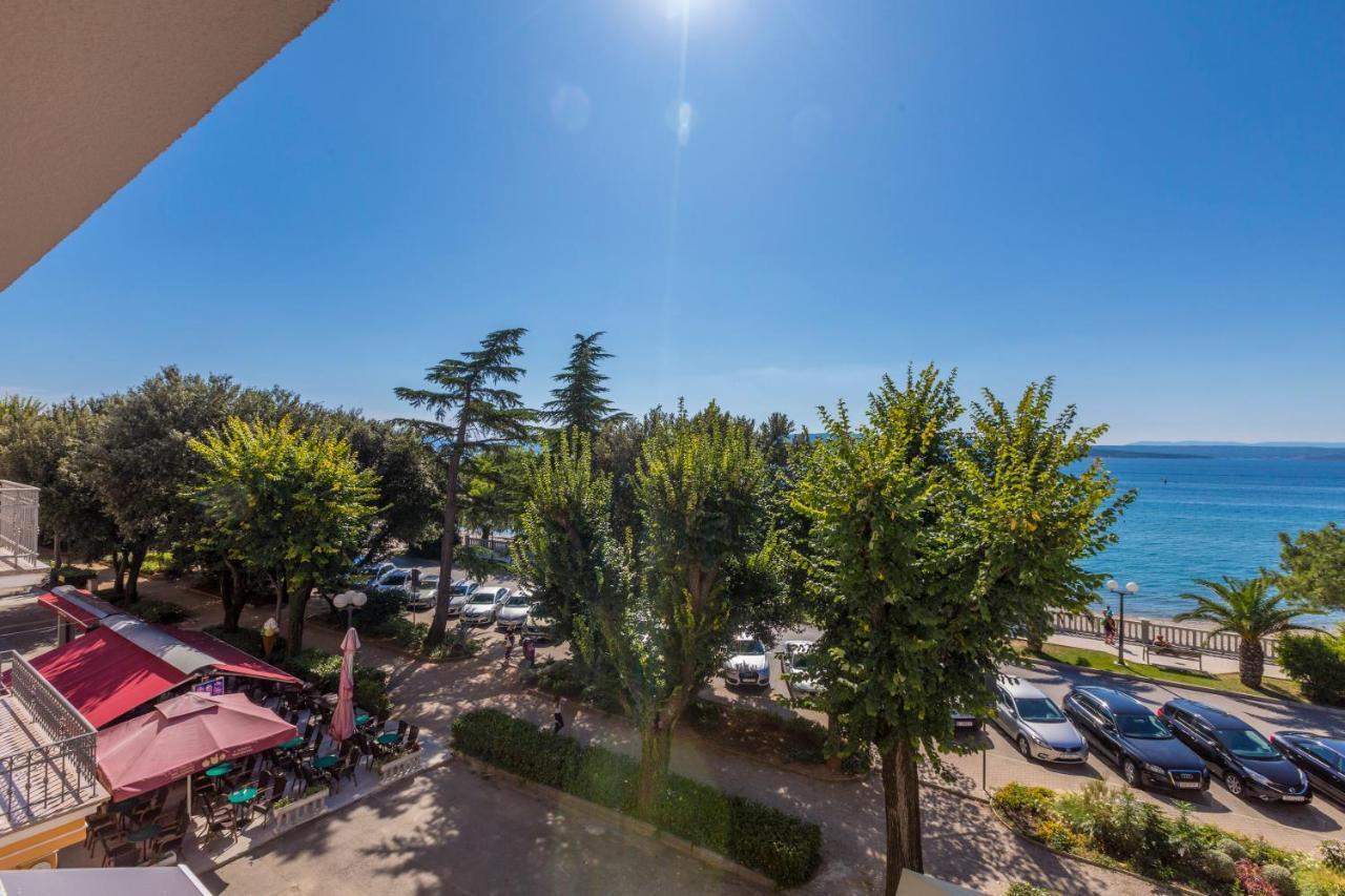 Apartment Katnić 1-2-3 Crikvenica Bagian luar foto