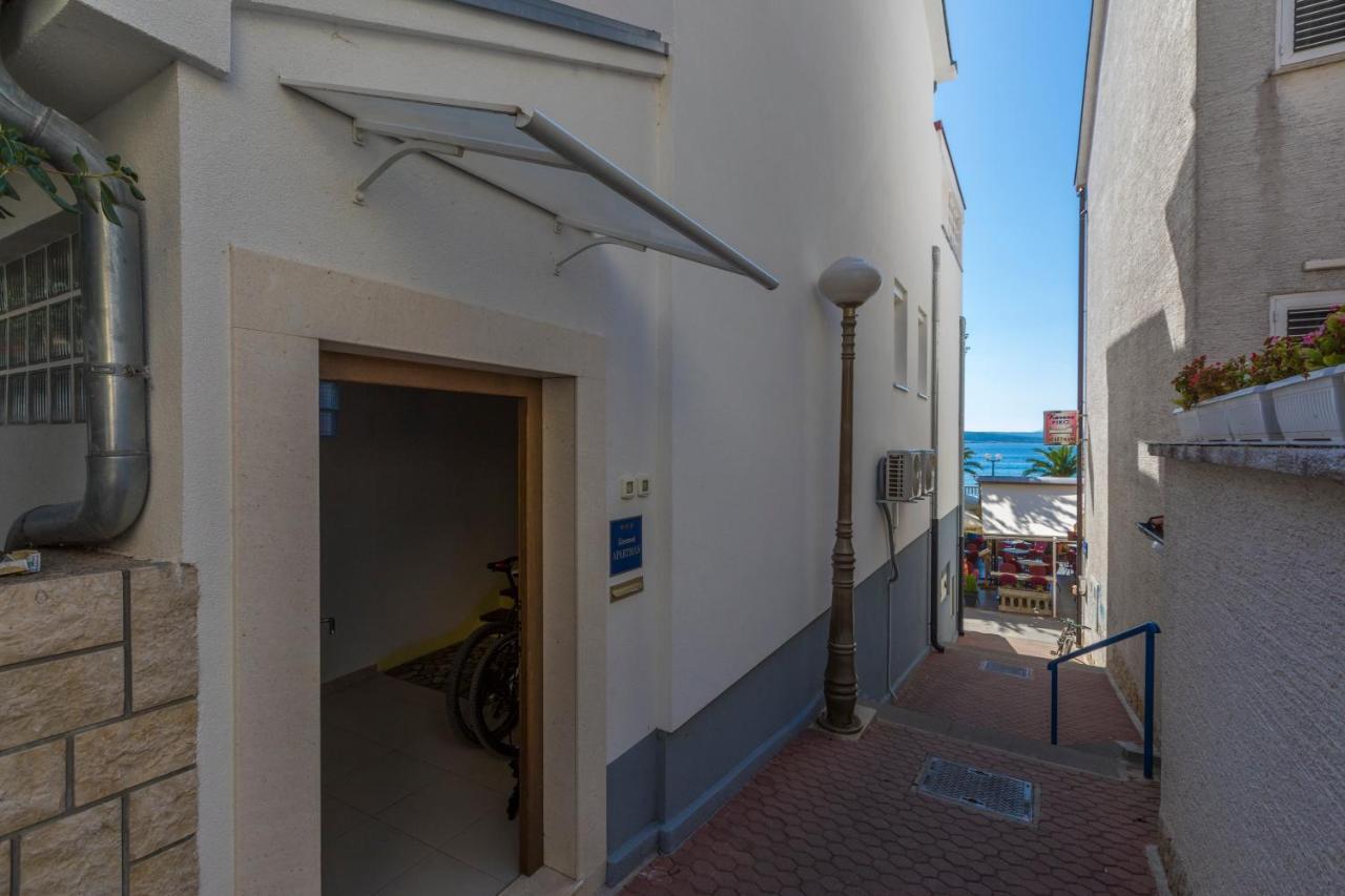 Apartment Katnić 1-2-3 Crikvenica Bagian luar foto